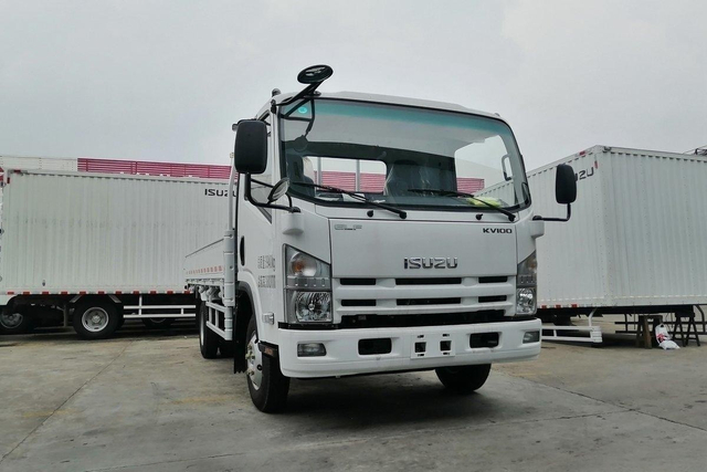  庆铃五十铃轻卡 KV100 4x2 QL1044AMHA