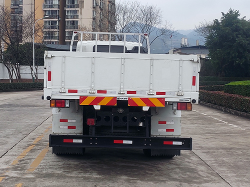  庆铃五十铃 224PS FTR 卡车 4x2 QL1181BXQH