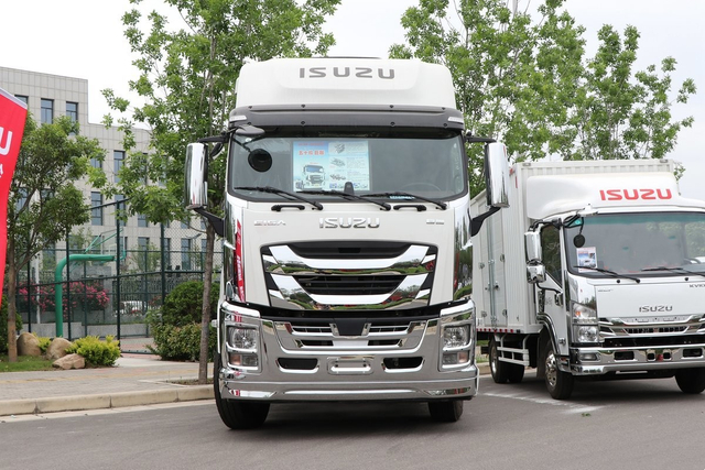 庆铃五十铃吉嘉牵引车 VC66 4X2 QL4250KJNH