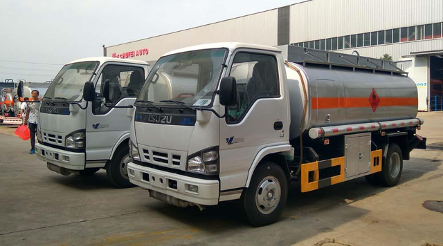 庆铃五十铃 4x2 油罐车