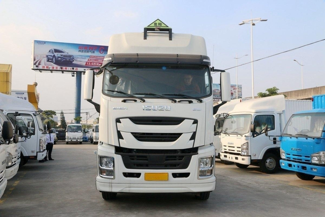 庆铃五十铃吉嘉危险品牵引车6X4 QL4251U2NDZ