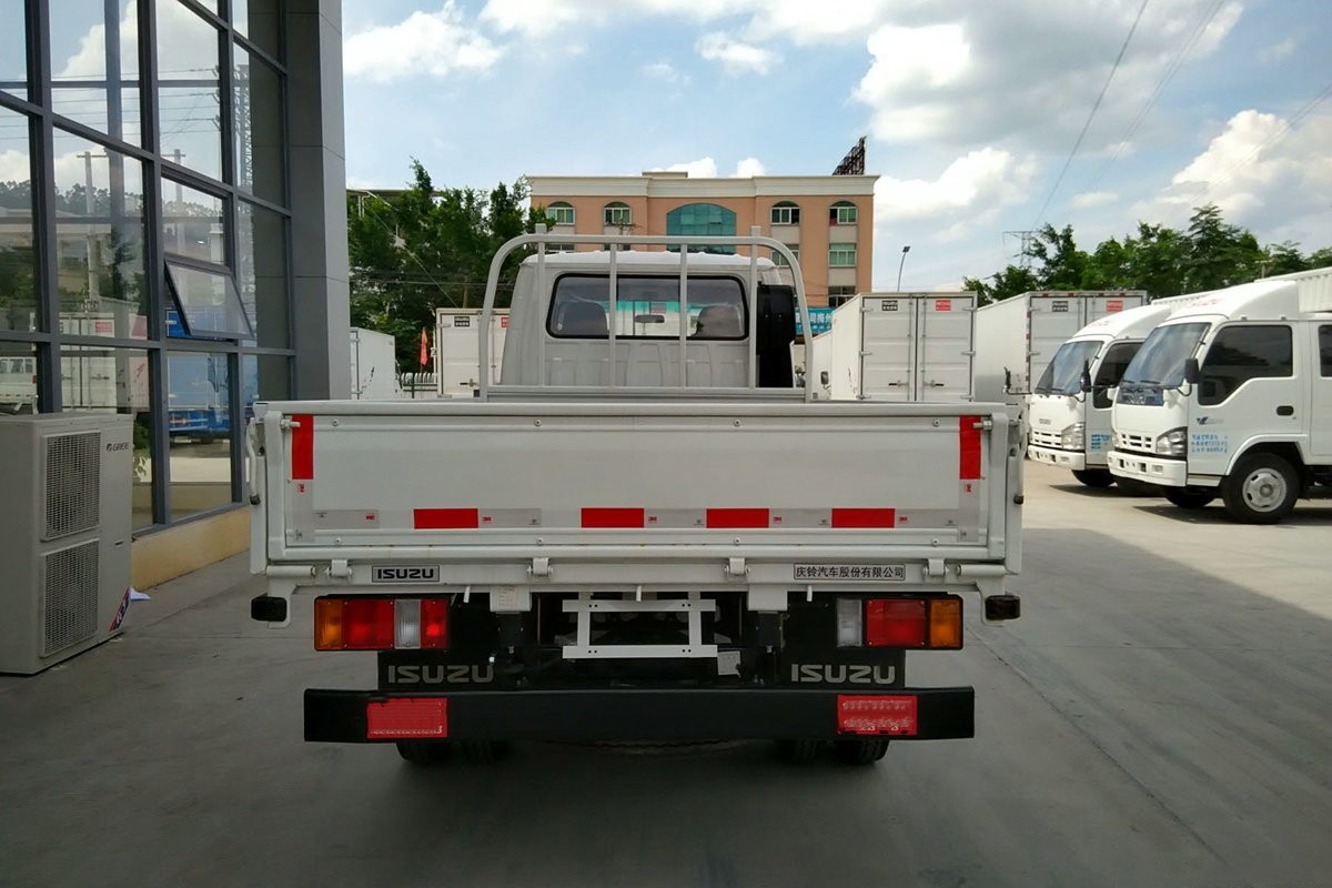  庆铃五十铃 600P 4x2 轻卡 QL1043BUHW