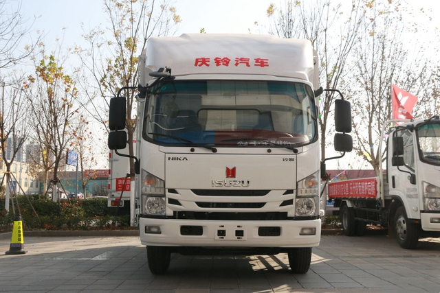  庆铃NIKA牌仓栅车4x2 QL5049CCYNBHA