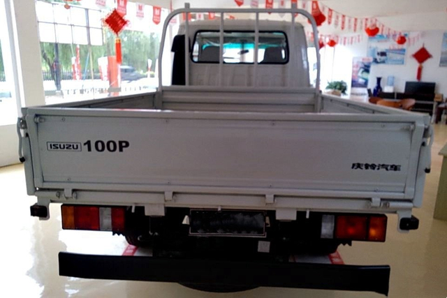  庆铃五十铃轻卡 100P 4x2 QL1040A6FW