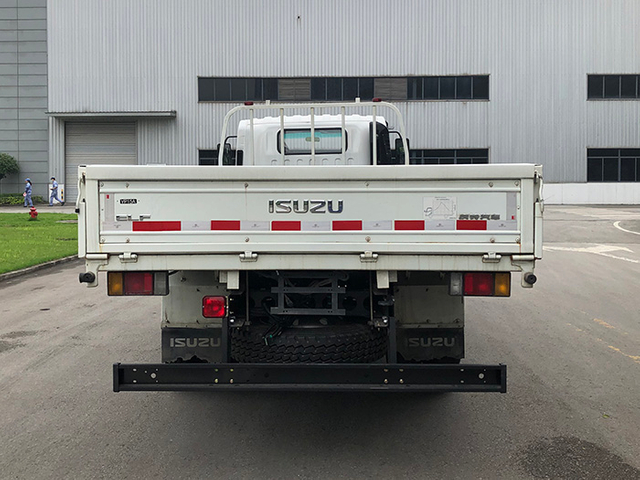  庆铃五十铃 205PS 中型卡车卡车 700P 4x2 QL1120AJJA