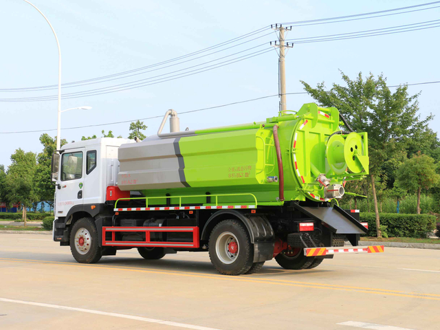 五十铃 FTR 12 立方米清洁污水车 4x2 QL1160VMFRY