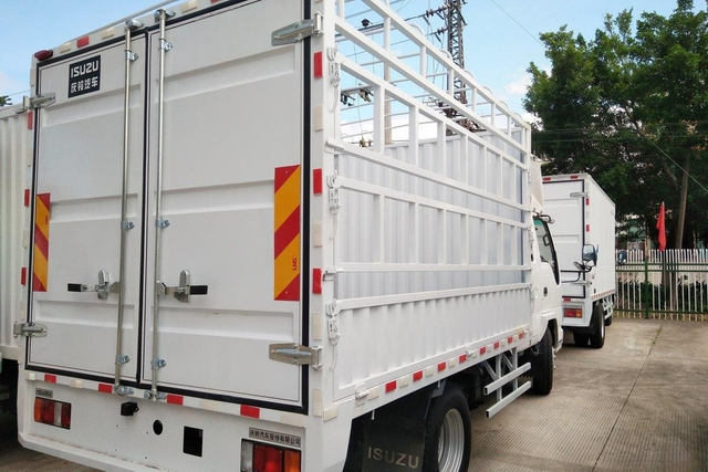  庆铃五十铃牌卡车 100P 4x2 QL5040CCYA6HW