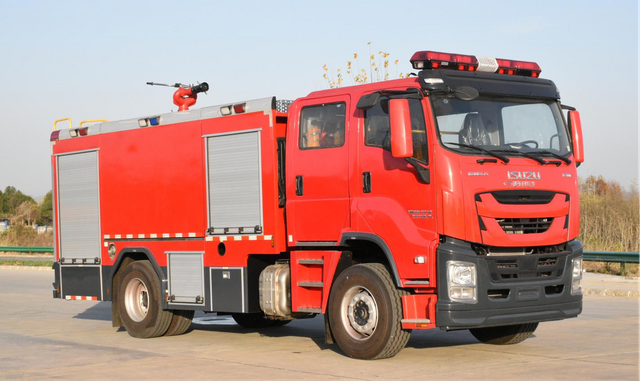 庆铃五十铃 Giga VC61 4x2 消防车