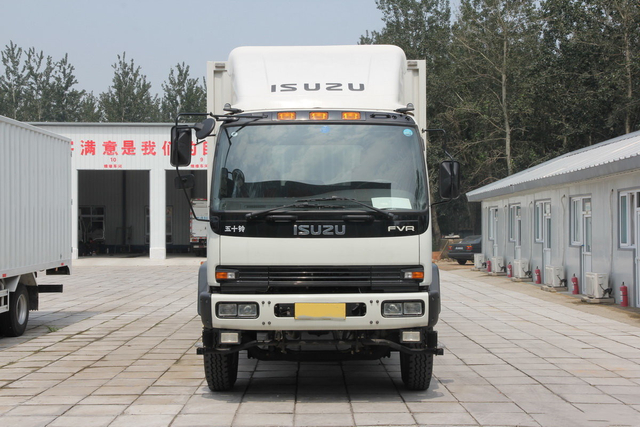  庆铃五十铃 FVR 厢式货车 4x2 QL5180XXYGTFRJ