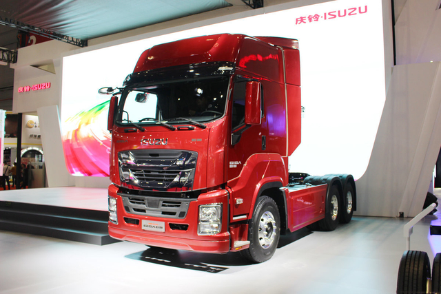 庆铃五十铃牵引车 VC61 6X4 