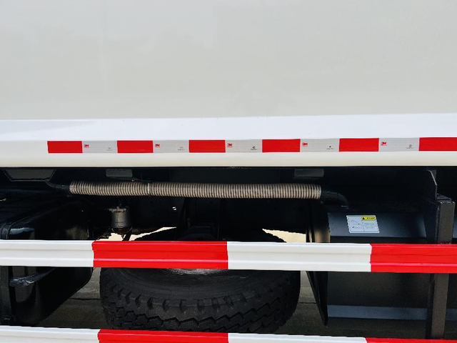 庆铃12 M3压缩式垃圾车