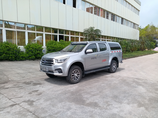 庆铃 ISUZU 4X4 皮卡车双舱欧 VI 带后盖