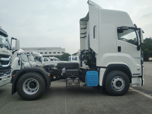 五十铃 VC66 危险品运输半挂牵引车 QL4251W6NDZ 欧 VI