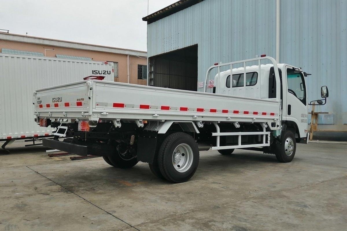  庆铃五十铃轻卡 KV100 4x2 QL1045AMHA