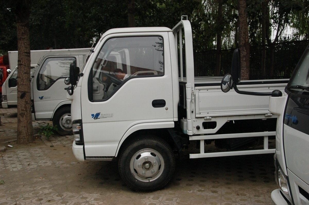  庆铃五十铃 600P 4x2 轻卡 QL1041A5HA