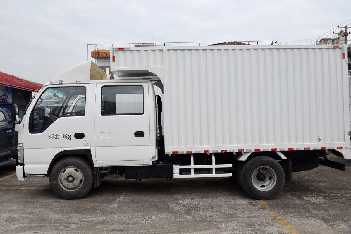  庆铃五十铃厢式卡车 100P 4x2 QL5041XXYMVHW