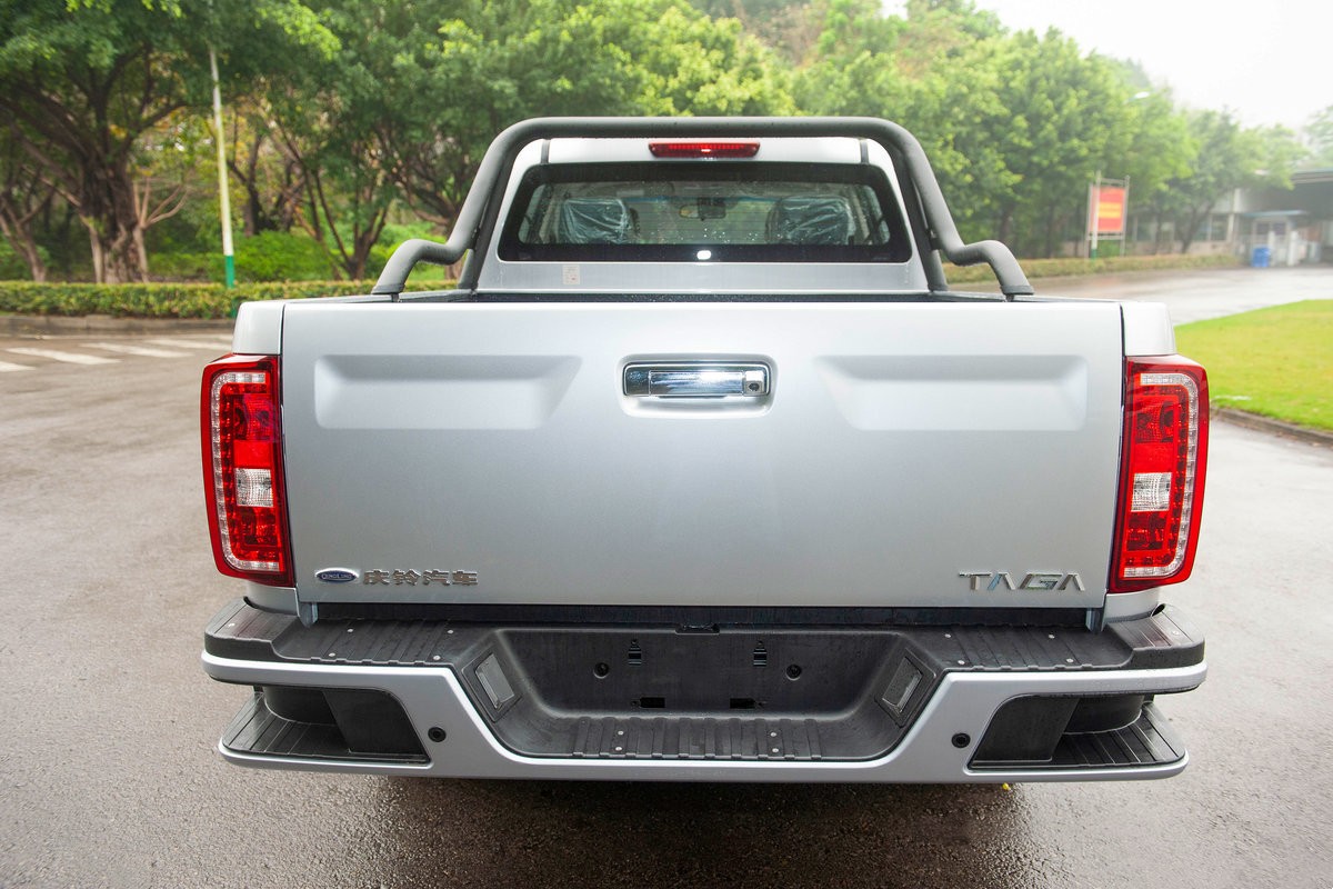 新品：庆铃 ISUZU 4X2 实用卡车双舱欧 VI QL1030CZHW