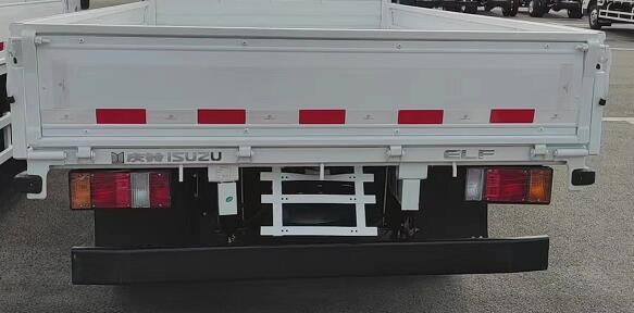 庆铃五十铃轻卡 100P 4x2 QL1041MVFA