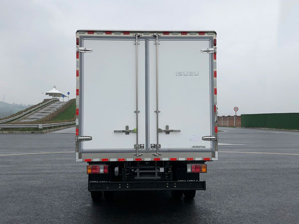 庆铃五十铃 M100 冷藏车 4x2 QL5043XLCBUHAJ