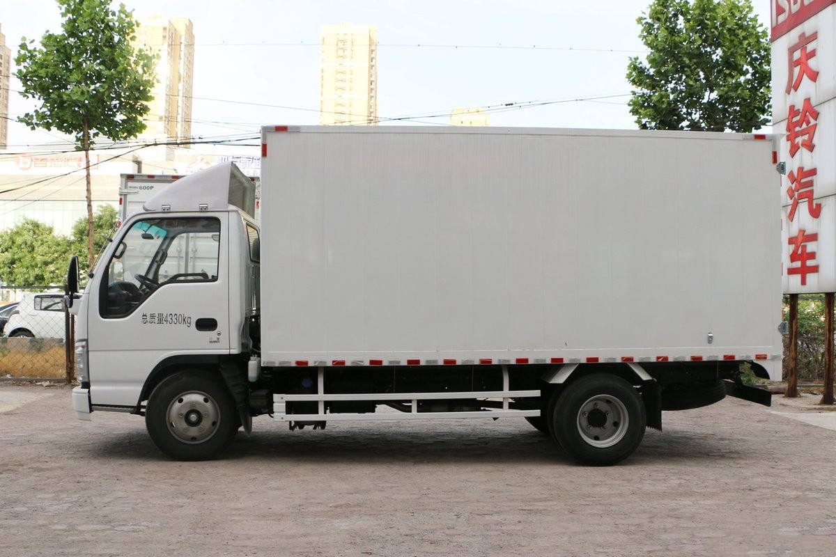  庆铃五十铃厢式货车 100P 4x2 QL5071XXYA6KAJ