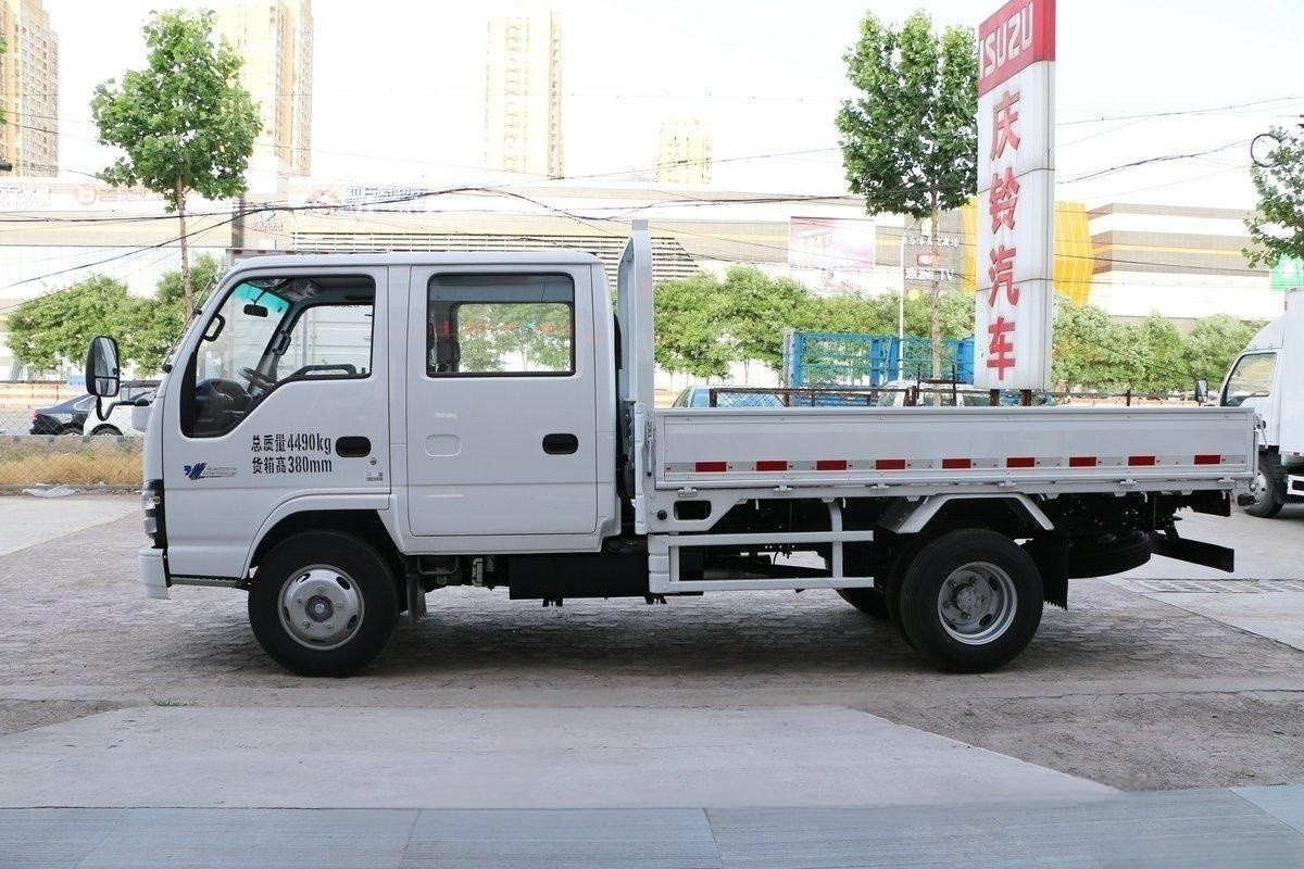  庆铃五十铃 600P 4x2 轻卡 QL1040A5HW