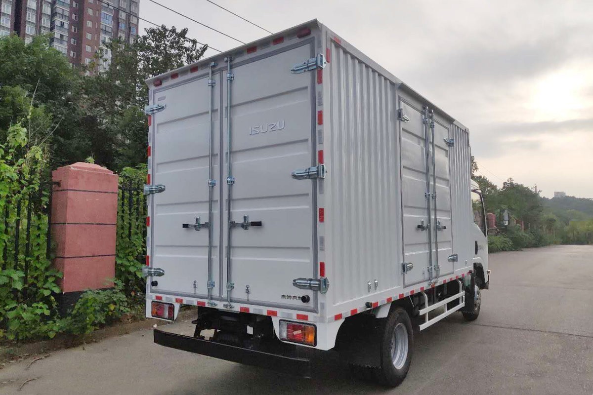 庆铃五十铃厢式货车 KV100 4x2 QL5044XXYAMHAJ