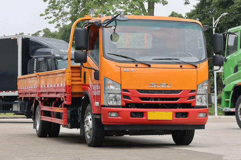  庆铃五十铃 700P 4x2 中型商用车 QL1110ANLA