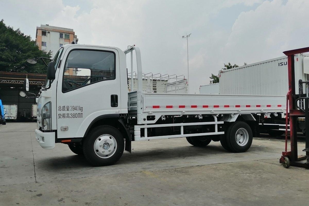  庆铃五十铃轻卡 KV100 4x2 QL1045AMHA
