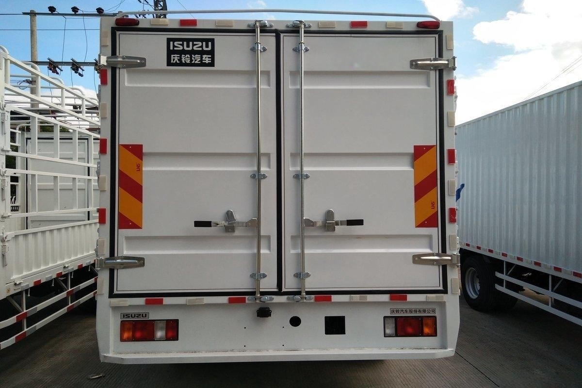 庆铃五十铃牌卡车 100P 4x2 QL5040CCYA6HW