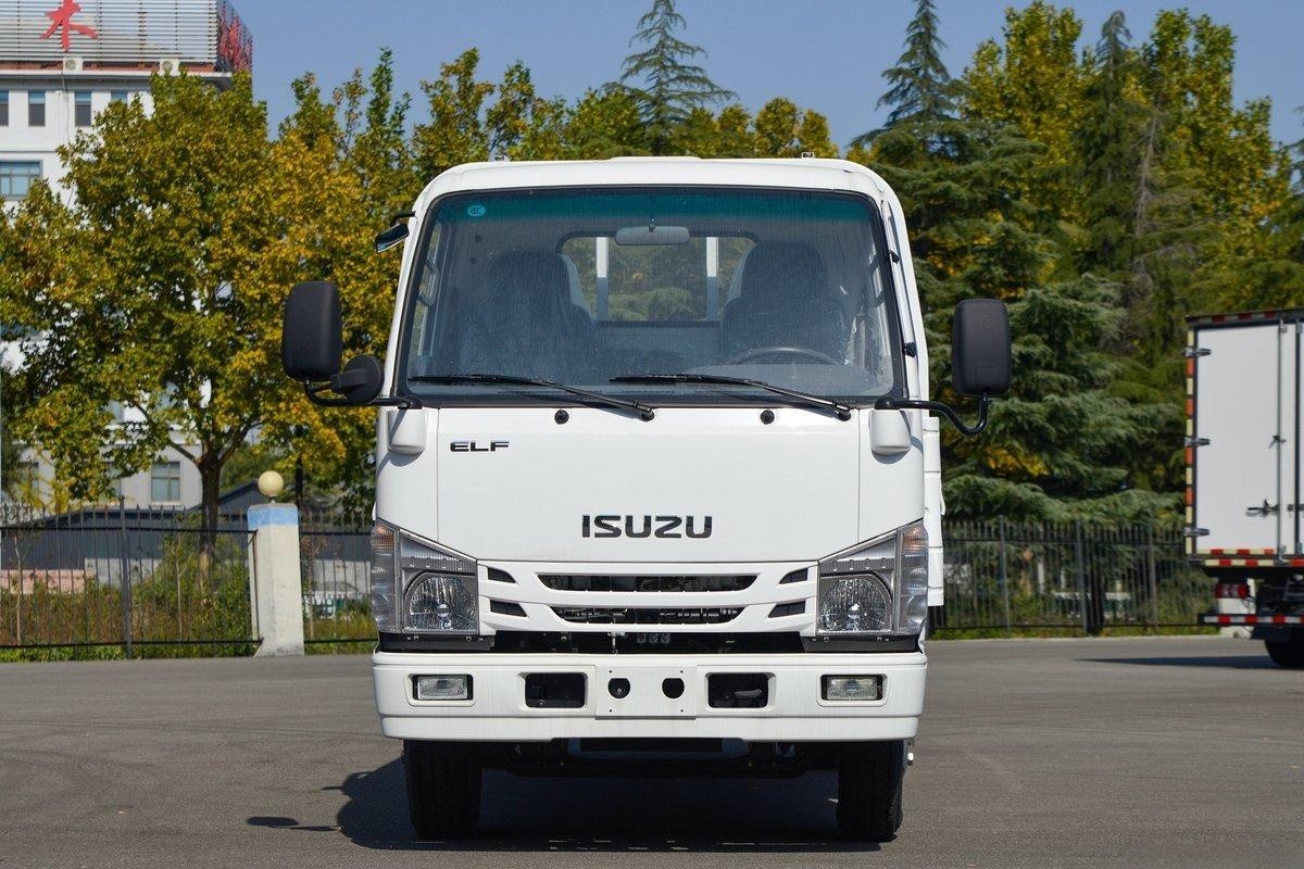  庆铃五十铃轻卡 100P 5.5米 4x2 QL1070BUKA NP30A