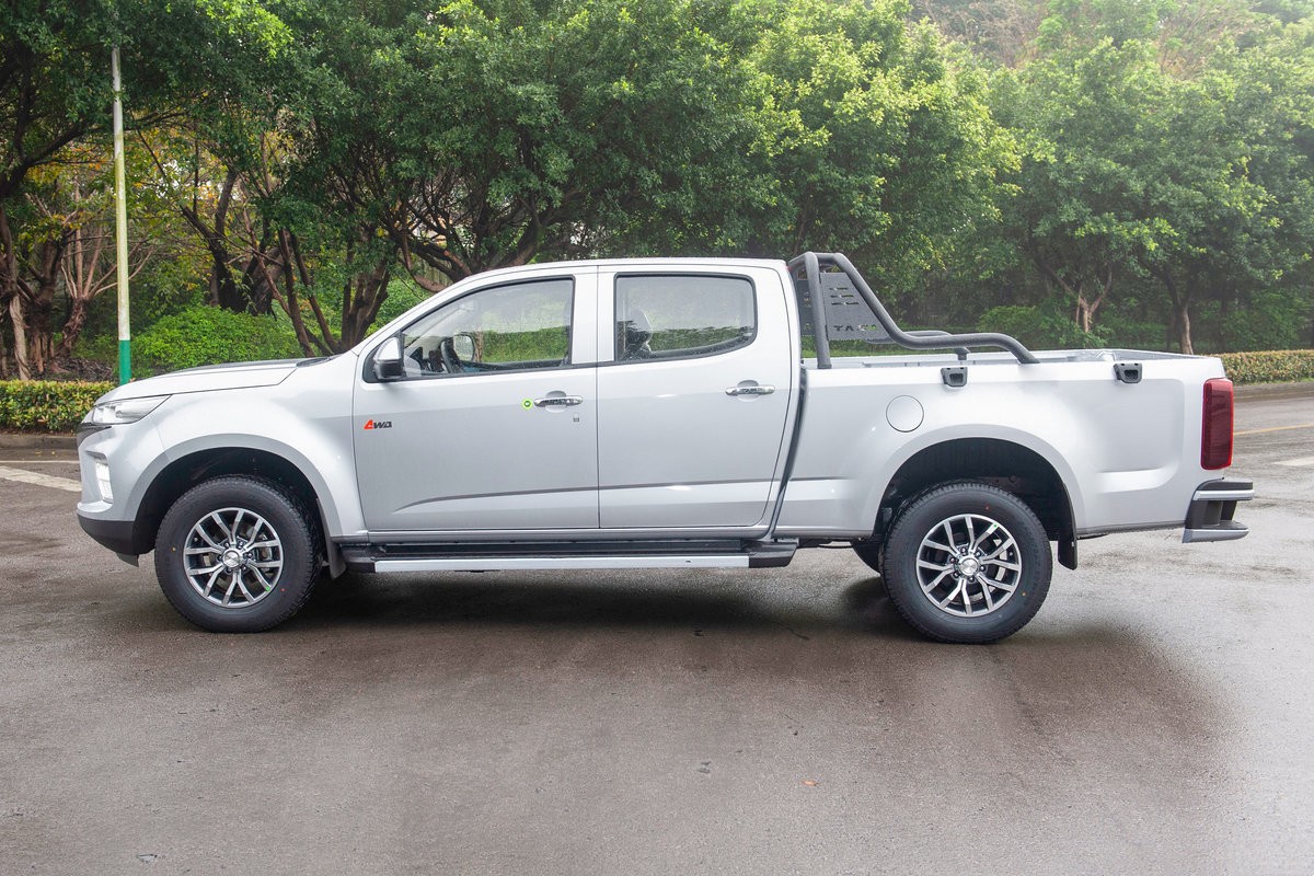 新品：庆铃 ISUZU 4X2 实用卡车双舱欧 VI QL1030CZHW