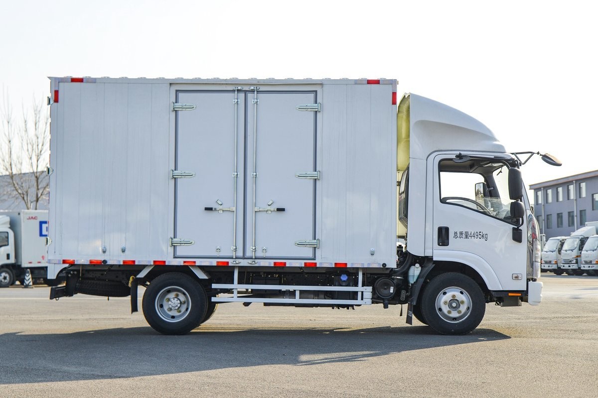  庆铃五十铃 M100 厢式货车 4x2 QL5043XXYMVHA1