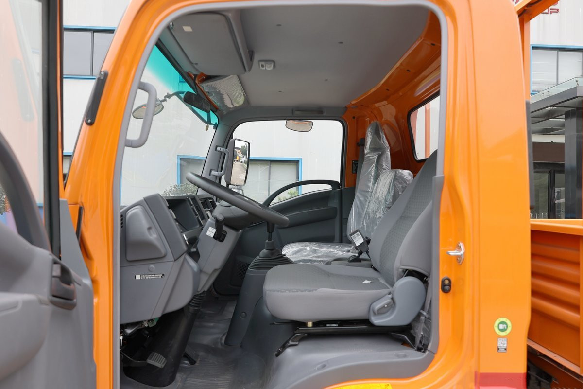  庆铃五十铃 700P 4x2 中型商用车 QL1110ANLA