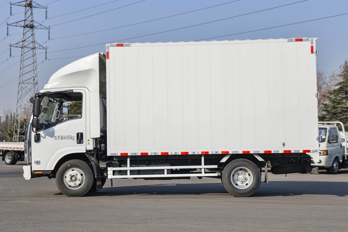  庆铃五十铃 M100 厢式货车 4x2 QL5043XXYMVHA1