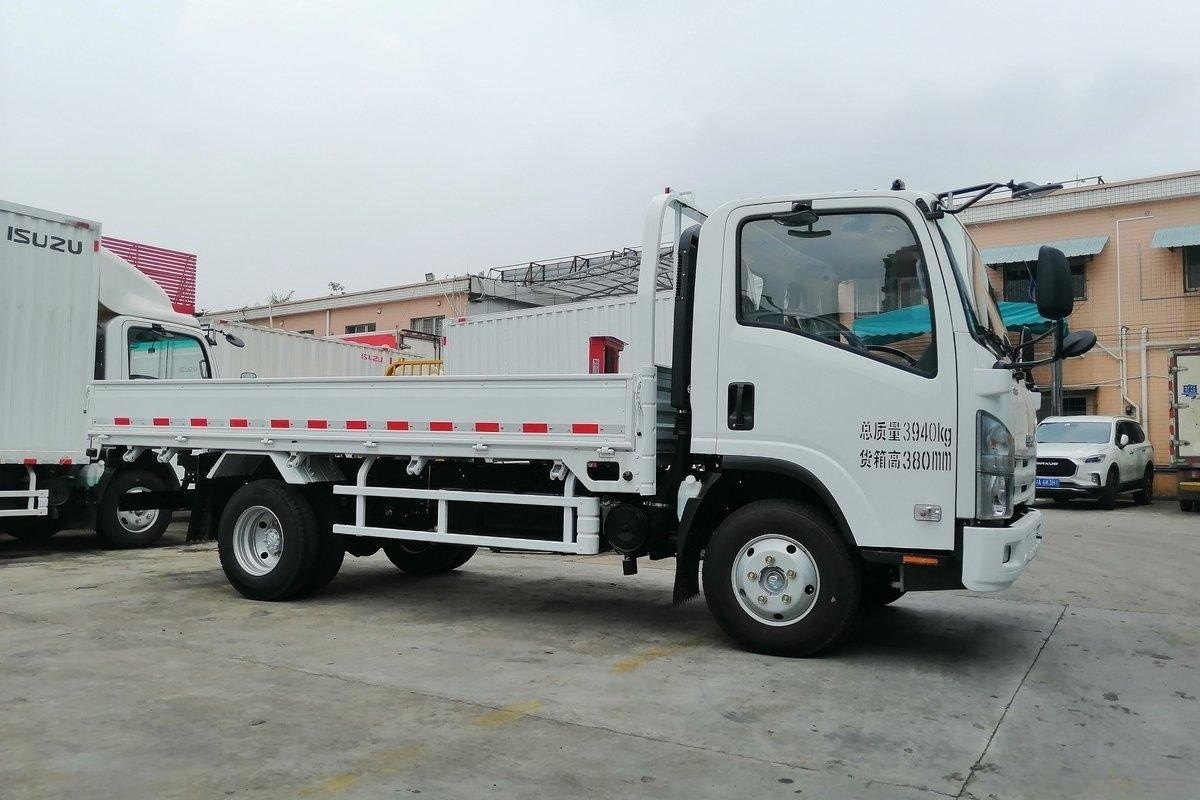  庆铃五十铃轻卡 KV100 4x2 QL1045AMHA