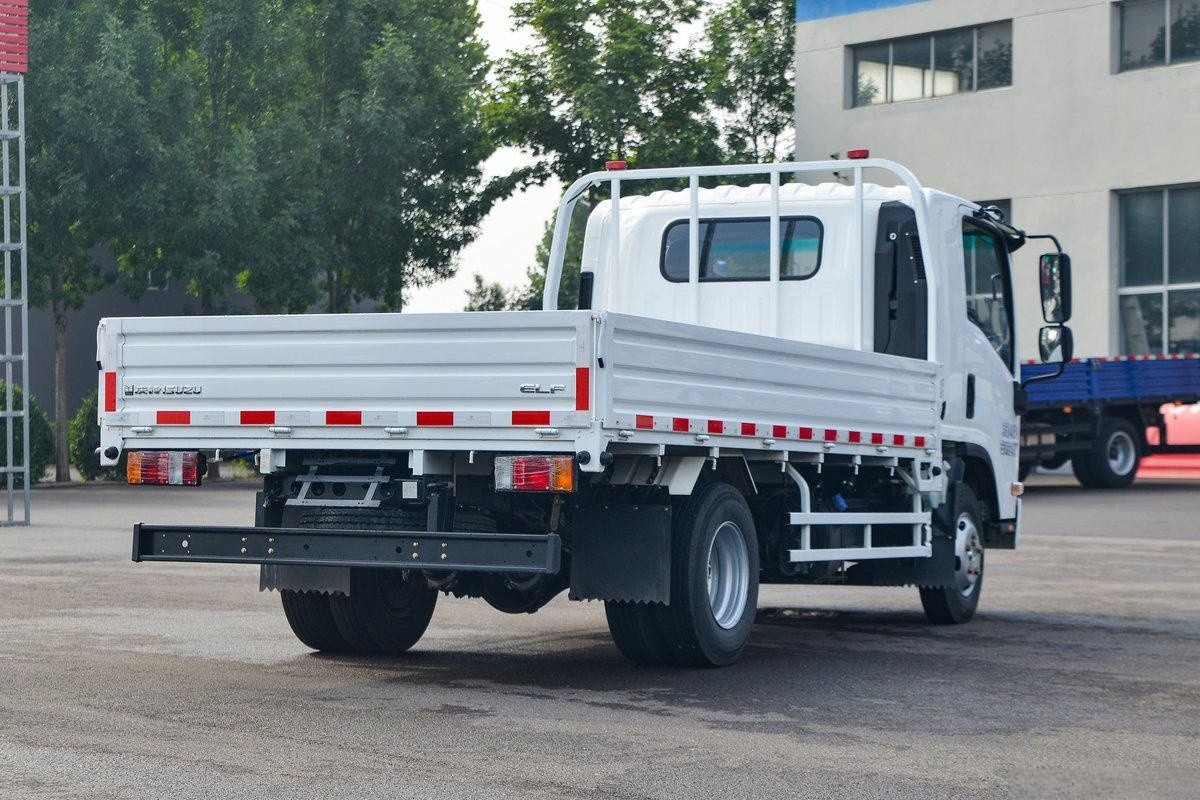  庆铃五十铃轻卡 KV100 4x2 QL1043MVHA