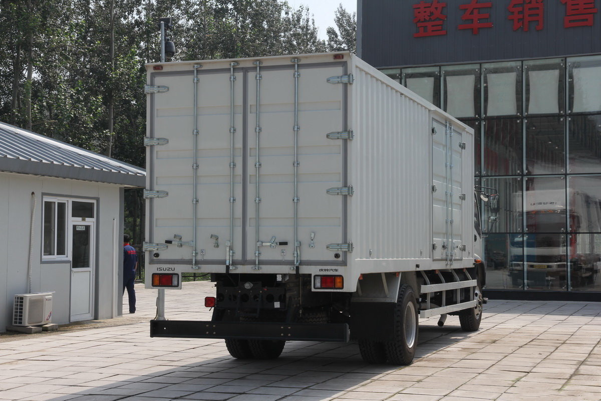  庆铃五十铃 FVR 厢式货车 4x2 QL5180XXYGTFRJ