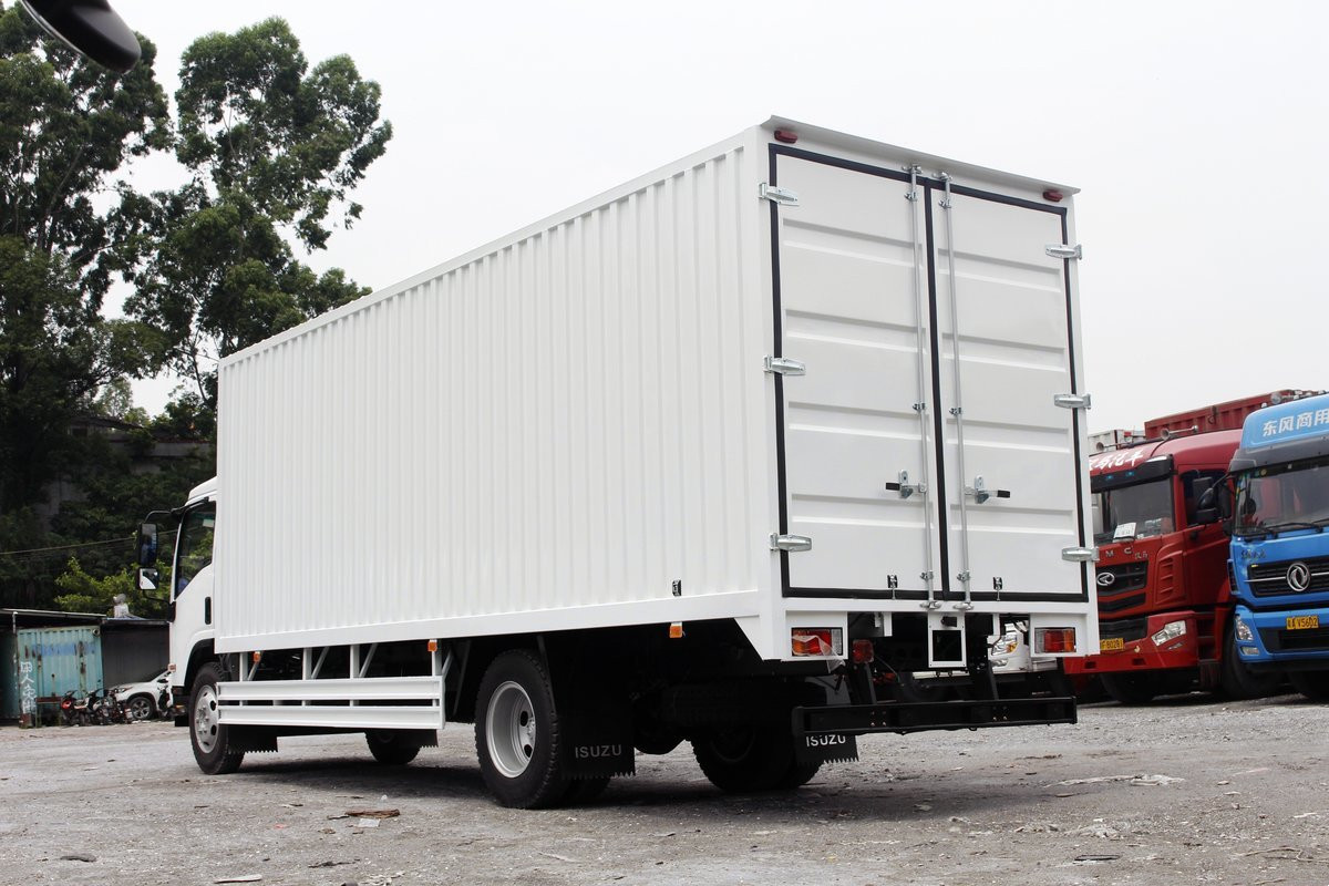  庆铃五十铃 189PS 厢式货车 700P 4x2 QL5110XXYANPA
