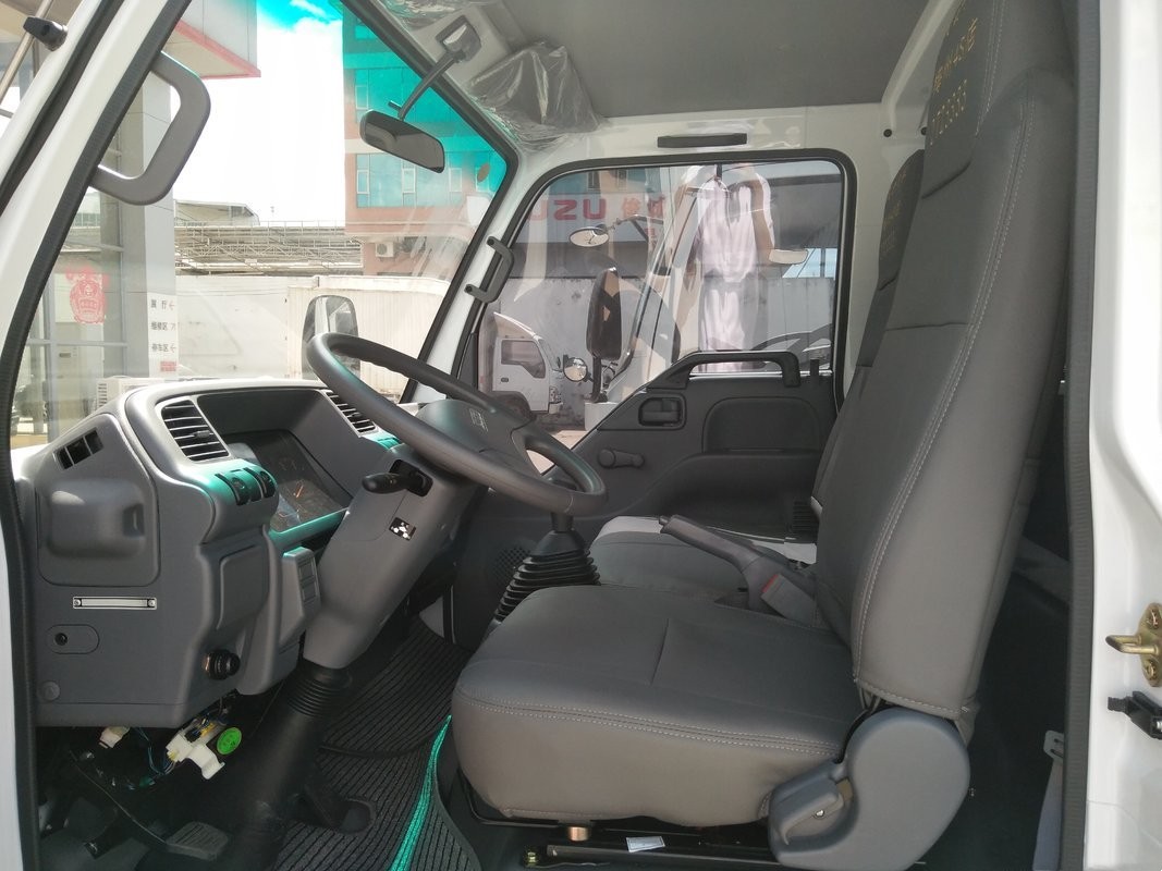  庆铃五十铃厢式货车 100P 4x2 QL5040XXYA6HW