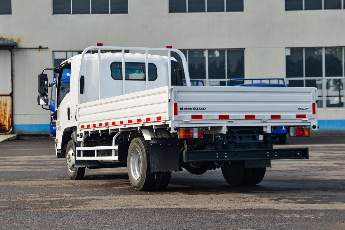  庆铃五十铃轻卡 KV100 4x2 QL1043MVHA