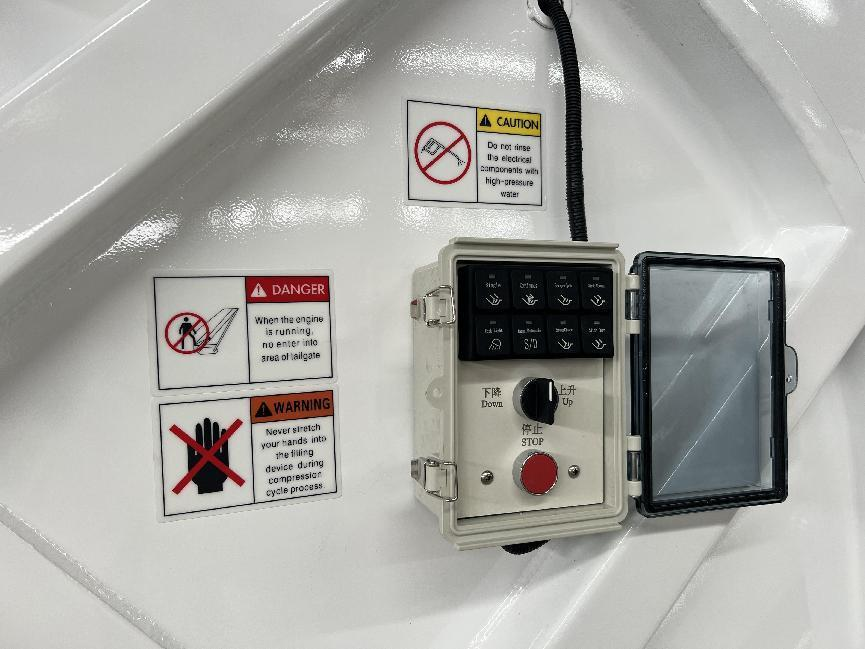 庆铃12 M3压缩式垃圾车