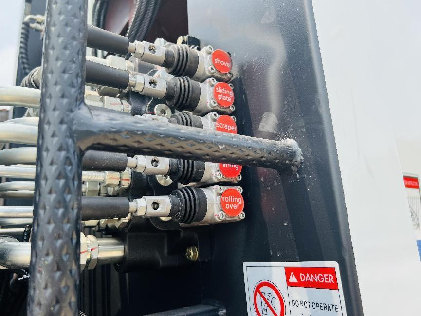 庆铃12 M3压缩式垃圾车